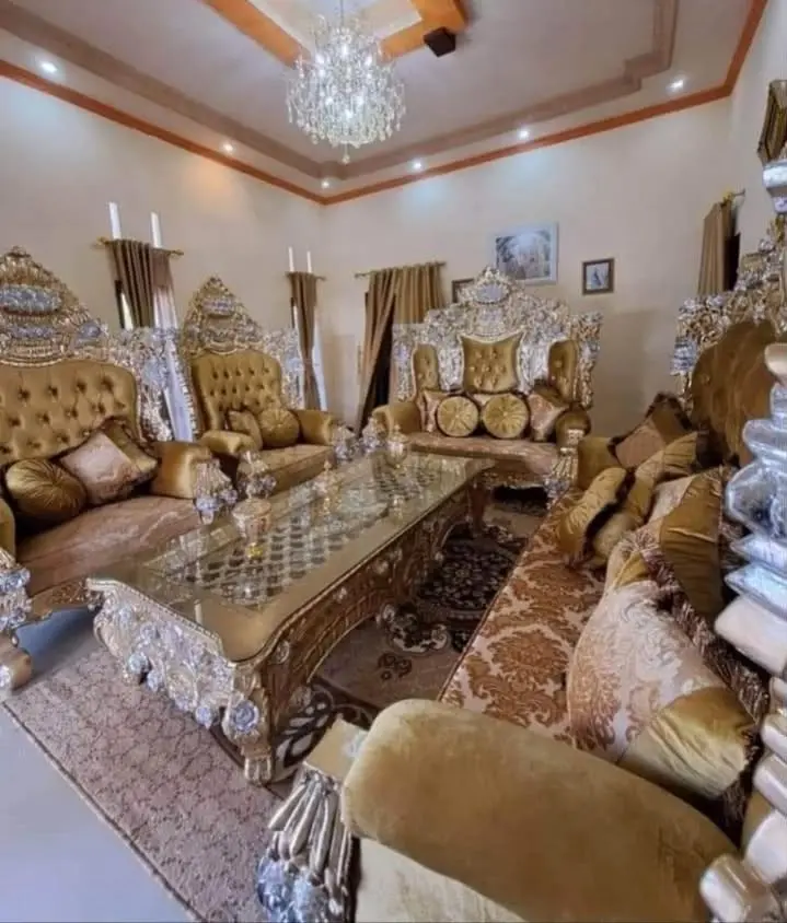 Meja Kursi Tamu Klasik Ukiran Kayu Jati Jepara Finishing Natural Mewah Lengkap Jok dan Bantal Peluk