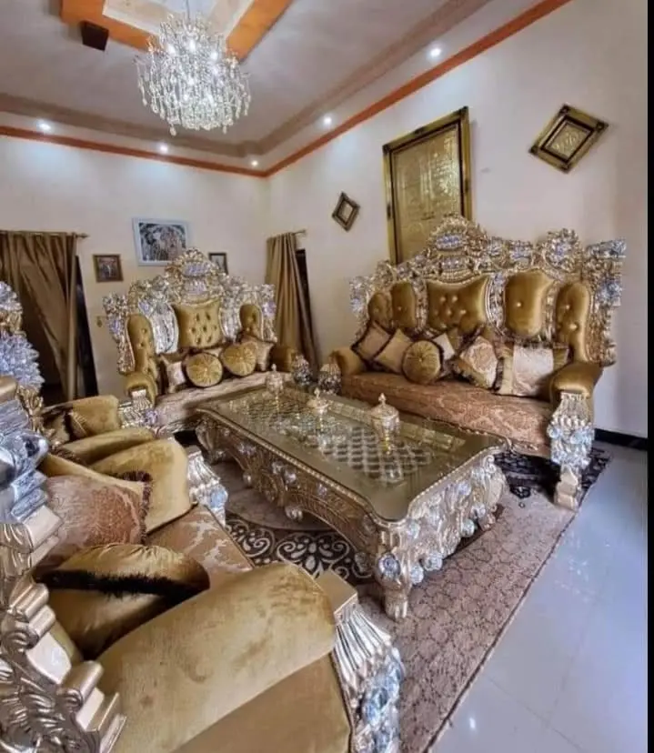 Meja Kursi Tamu Klasik Ukiran Kayu Jati Jepara Finishing Natural Mewah Lengkap Jok dan Bantal Peluk