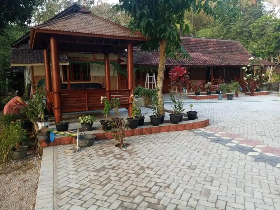 Gazebo Minimalis Batang Kelapa