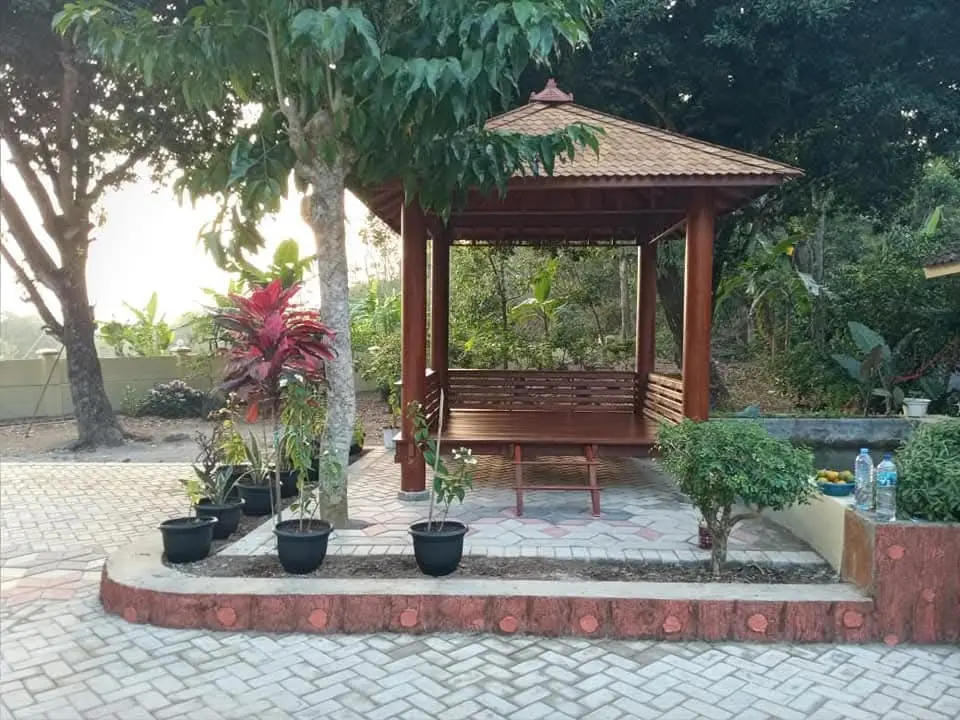 Gazebo Minimalis Batang Kelapa