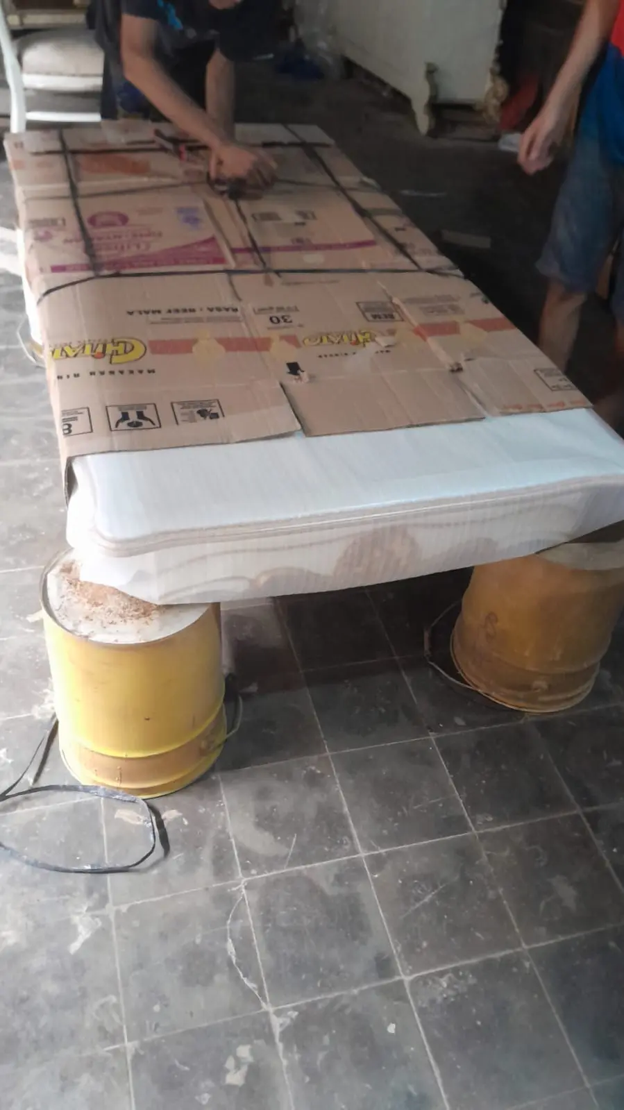 Meja Makan Cat Duco Putih, Meja Makan Minimalis Modern dan Estetik, Meja Makan Kekinian
