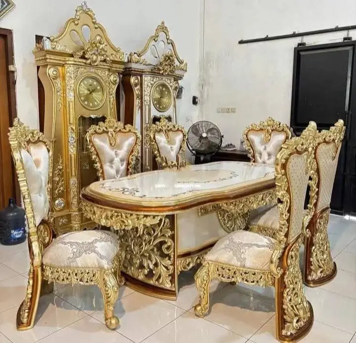 MEJA MAKAN MEWAH UKIR KLASIK JATI JEPARA – SET 6 KURSI + MEJA  | FINISHING GOLD PREMIUM
