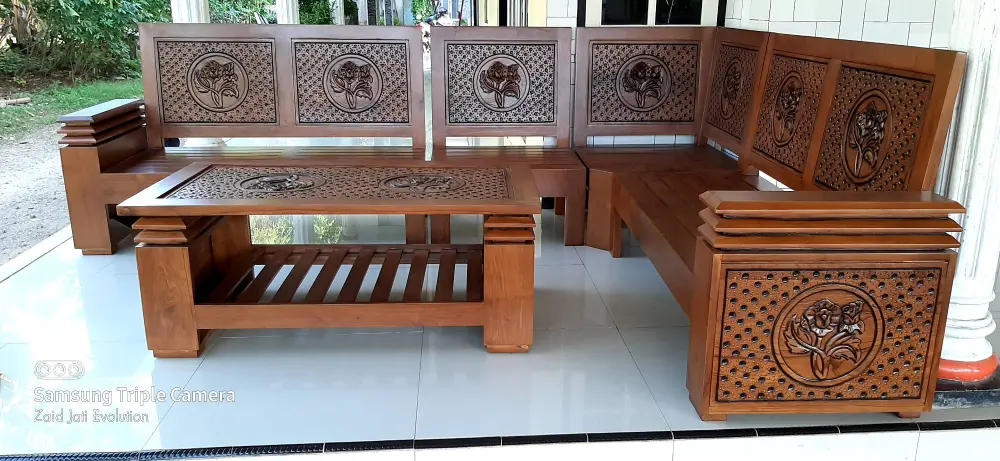 Kursi Sudut Kayu Jati Ukiran Kembang – Elegan, Kokoh & Bernilai Seni Tinggi