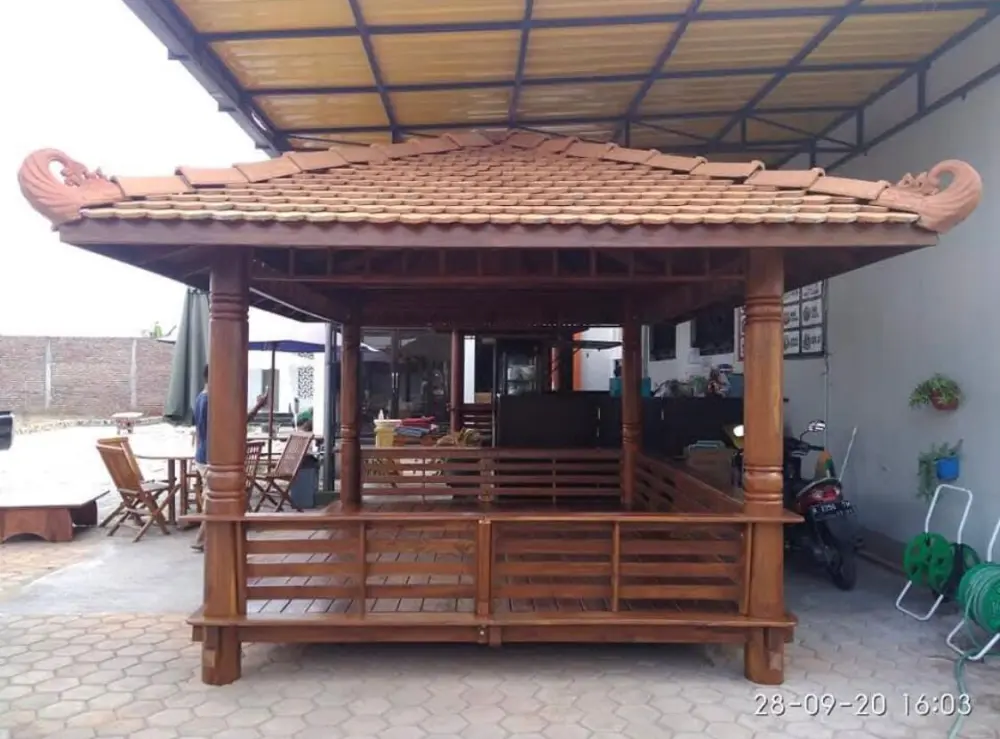 Gazebo Kayu Jati Minimalis Limasan – Elegan & Kokoh untuk Taman dan Teras