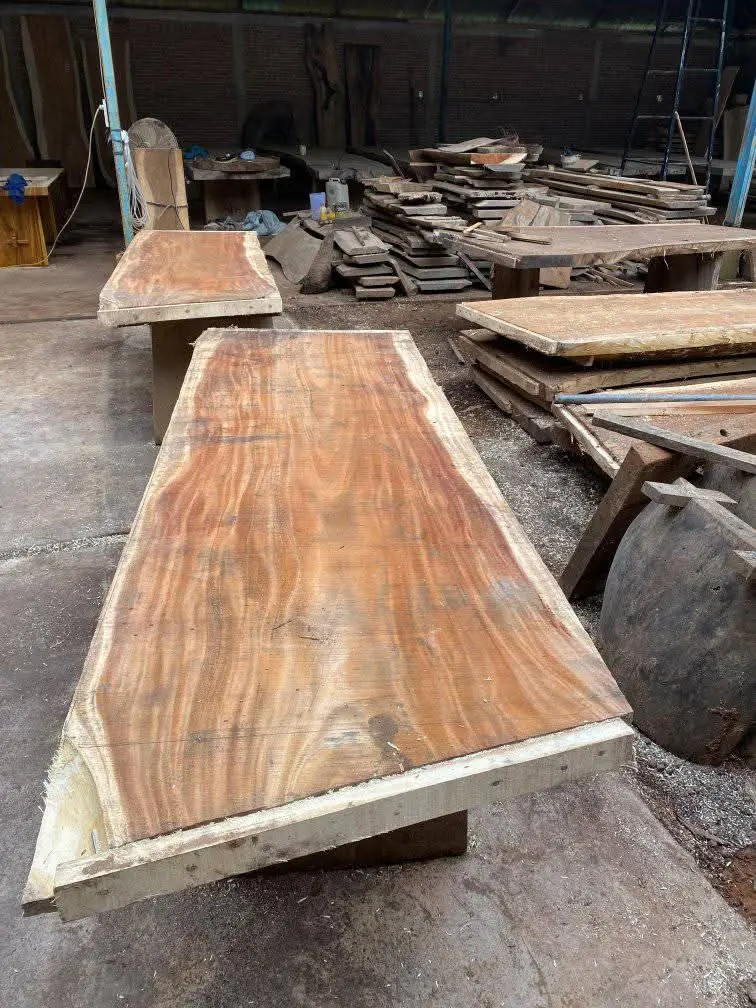 Meja Makan Trembesi Solid Panjang 300 cm – Meja Kayu Utuh Natural Premium Kaki Besi Industrial – Meja Meeting & Dining Table Mewah