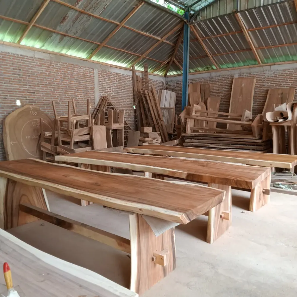 Top Meja Trembesi Utuh (Solid Wood Slab) 300 cm x 300 cm