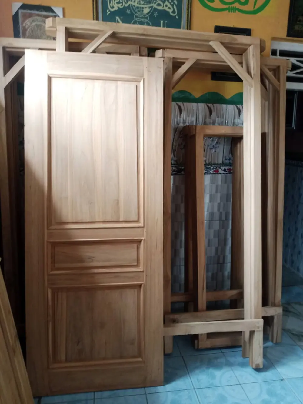 Pintu Utama Minimalis Ukuran Standar – Elegan, Kokoh & Modern untuk Hunian Anda
