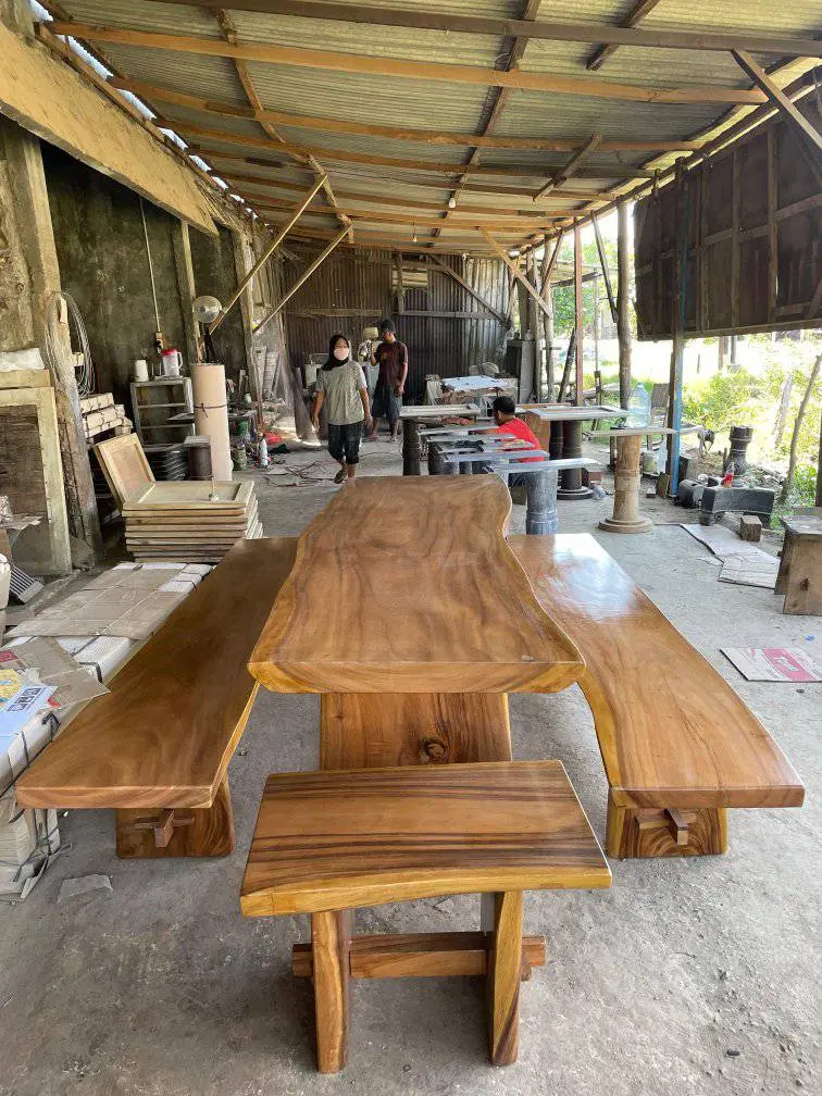 Produk Meja Makan Trembesi Set (2 Bangku + 2 Kursi Stool)