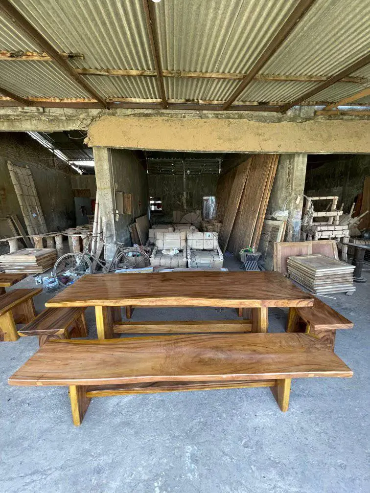 Produk Meja Makan Trembesi Set (2 Bangku + 2 Kursi Stool)