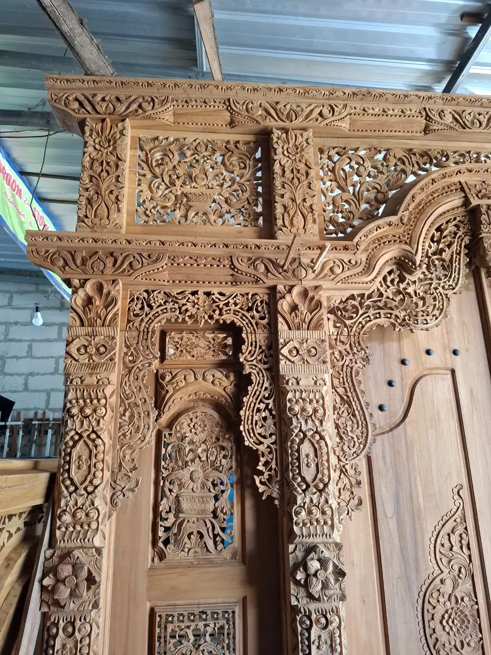 Pintu Gebyok Ukiran Klasik Jawa – Ukuran 300 x 270 cm (Non Finishing) Pintu Gebyok / Gebyok Ukir
