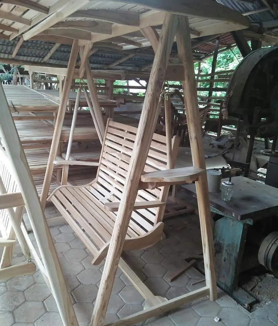 Ayunan Taman Kayu Jati Solid – Dudukan 150 cm (Model Minimalis Atap Kanopi)