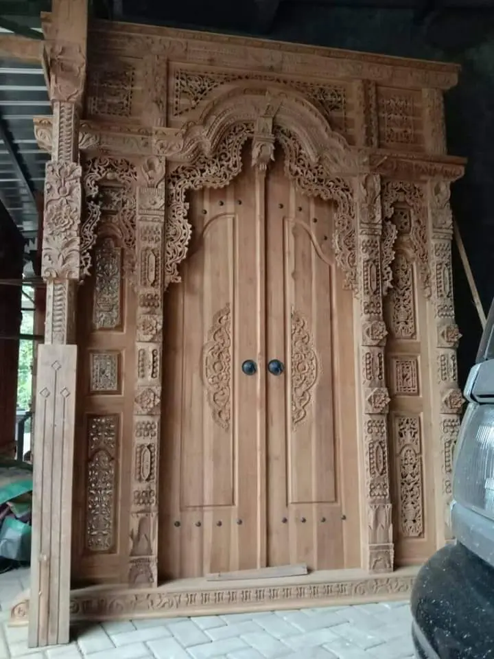 PINTU GAPURO GEBYOK UKIR JEPARA – KAYU JATI SOLID PREMIUM