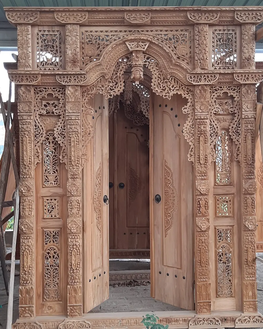 PINTU GAPURO GEBYOK UKIR JEPARA – KAYU JATI SOLID PREMIUM