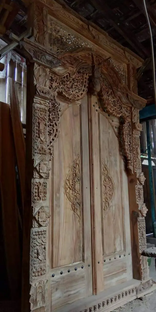 PINTU GAPURO GEBYOK UKIR JEPARA – KAYU JATI SOLID PREMIUM