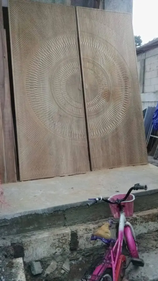 PINTU & KUSEN KAYU JATI MOTIF ORNAMEN – ELEGAN, ARTISTIK & BERKELAS
