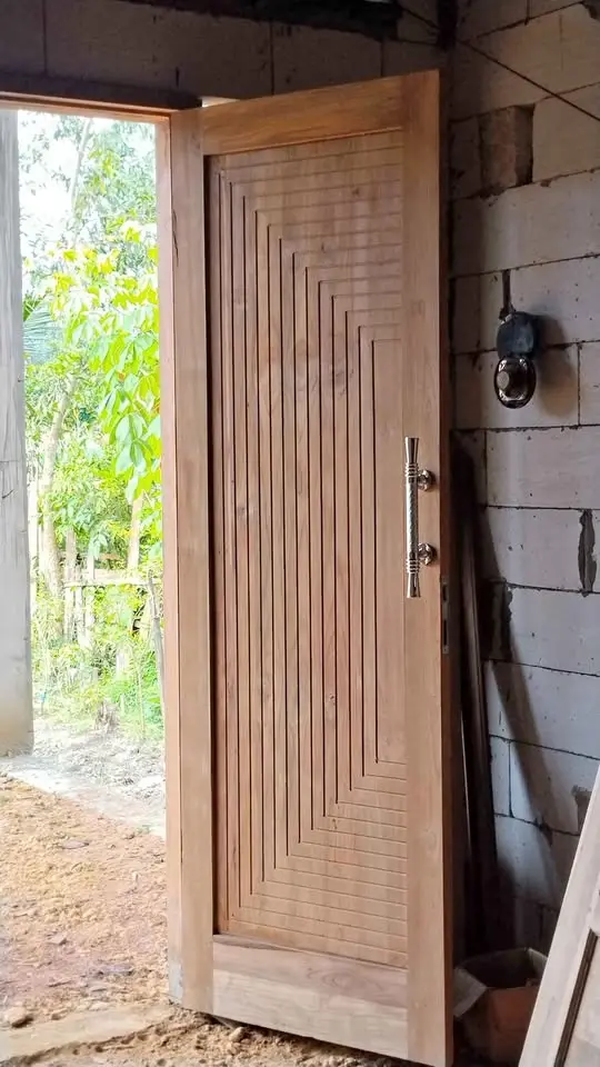 Pintu & Kusen Jati Minimalis: Perpaduan Elegan Ukiran untuk Hunian Anda - Desain Minimalis dan Ukiran Halus pada Pintu dan Kusen Jati