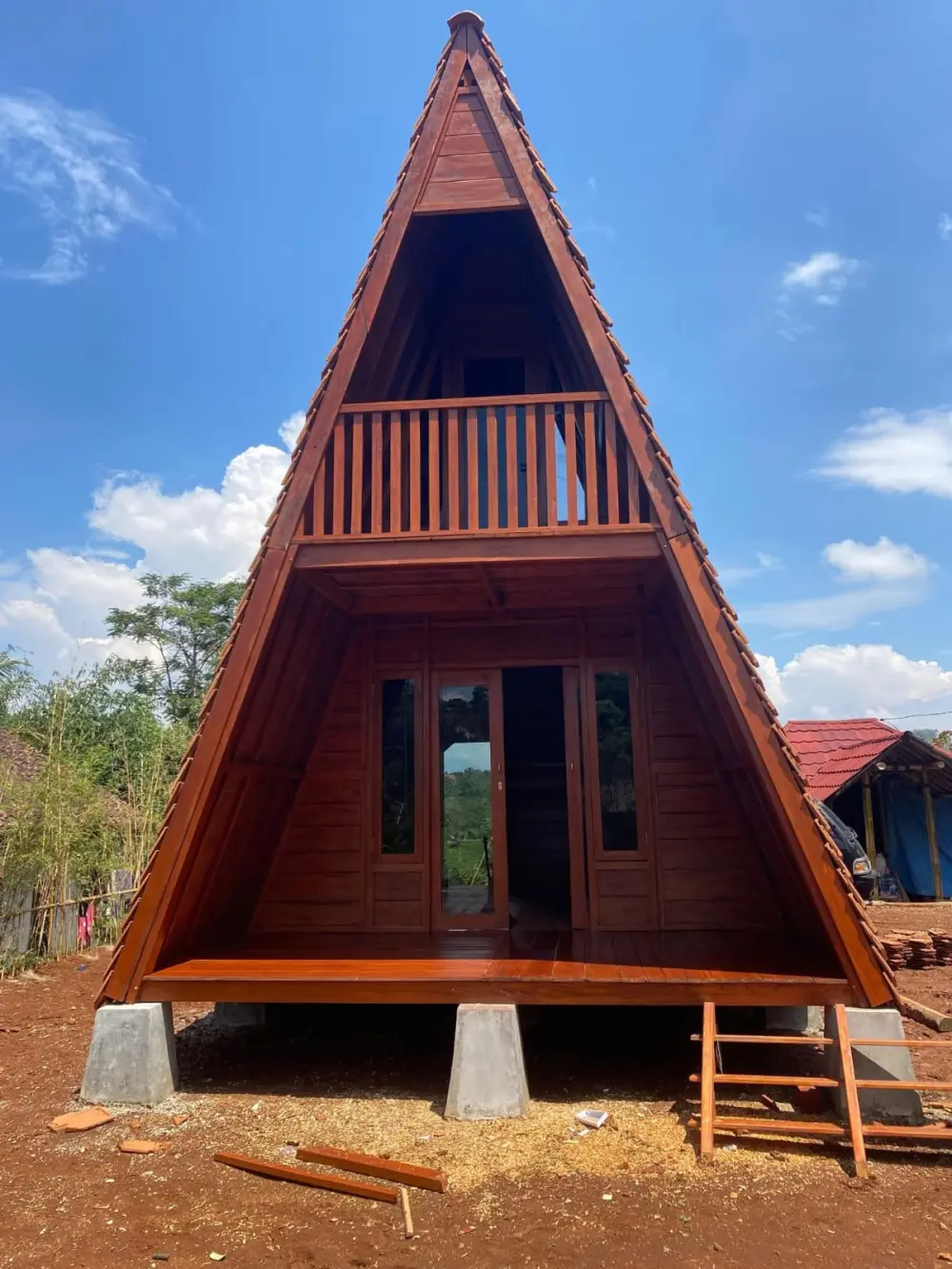Rumah Lumbung Jati atau Bungalow Model Triangle