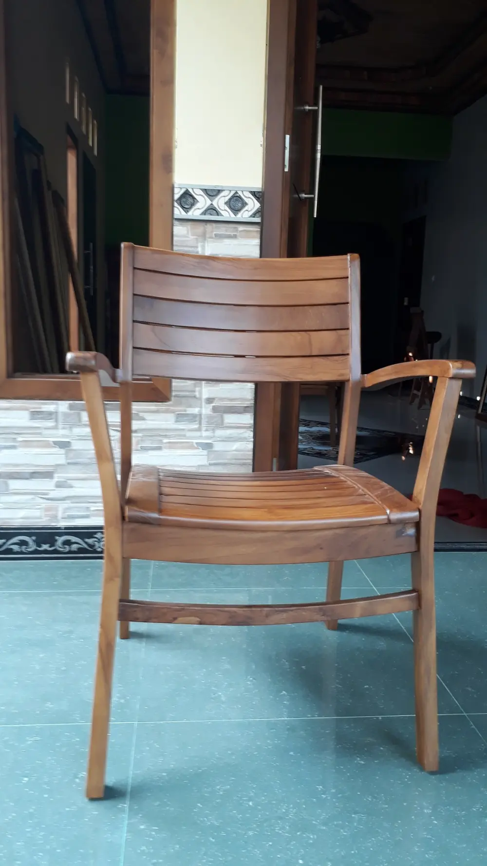 Kursi Jati Minimalis, Kursi Kayu Jati Estetik, Kursi Lengkung Minimalis, Kursi Cafe Jati