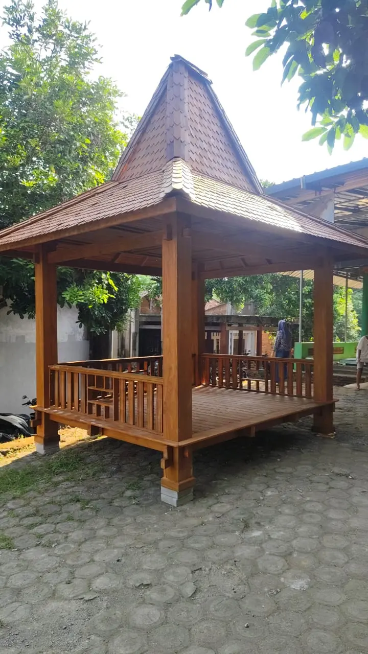 GAZEBO KAYU JATI UKIRAN MINIMALIS – GAZEBO TAMAN PREMIUM NATURAL ELEGAN