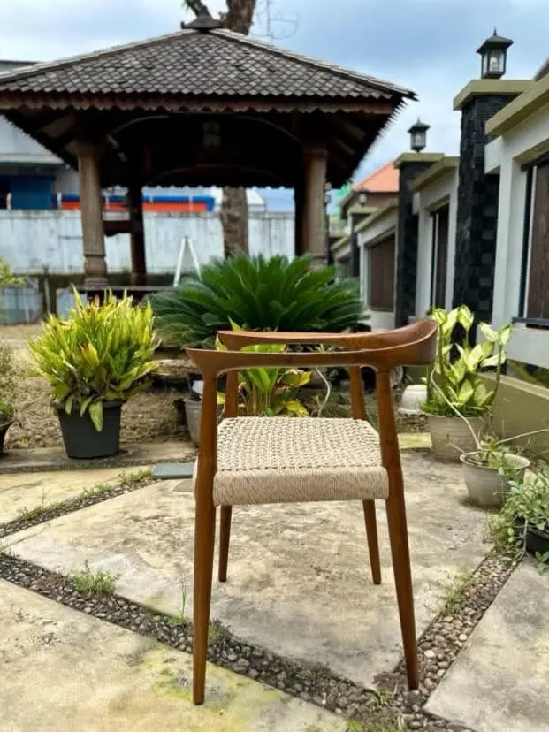 Kursi Minimalis Kayu Jati Anyaman Rotan – Estetik Japandi Premium